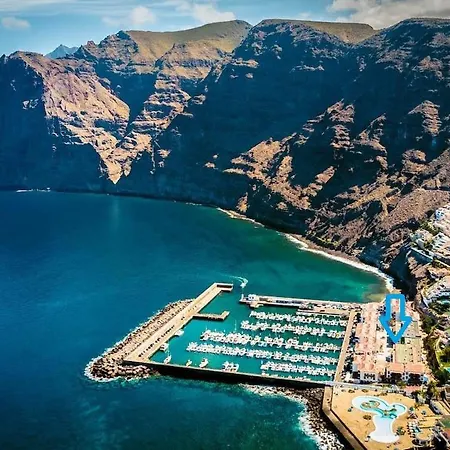 Buenavista Gigantes Marina With Private Bathroom